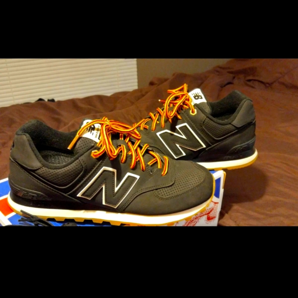 NEW BALANCE SHOES